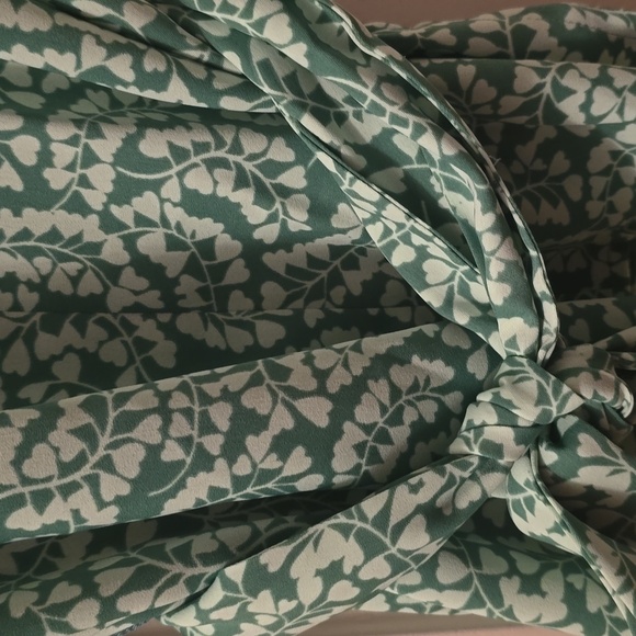 LIZ CLAIBORNE BRAND WOMEN'S GREEN AND WHITE "HEARTS" SHORT SLEEVES PULLOVER TOP - Picture 6 of 15